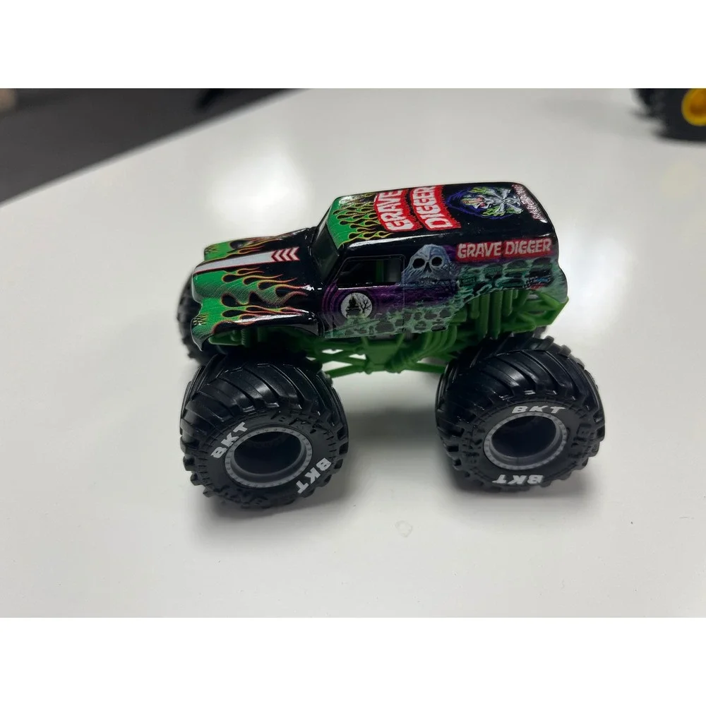 Hot Wheels Monster Trucks Grave Digger Tiger Shark Bone Shaker Several Lot 9 Pc